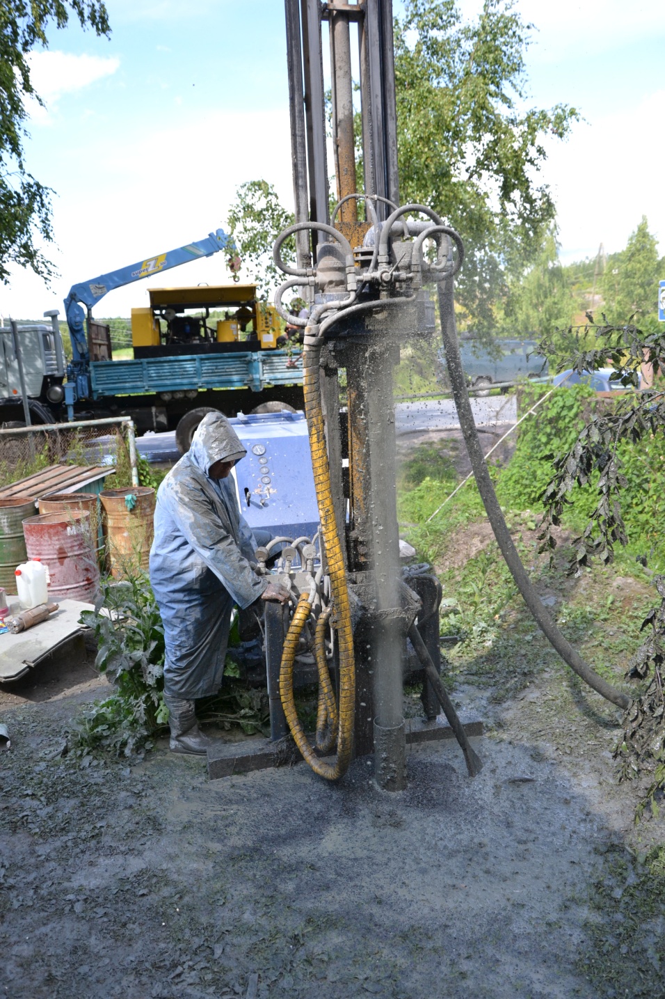 Бурение производится до вскрытия и прохождения водоносных горизонтов с необходимым дебитом воды.