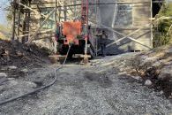 Оборудование для бурения скважины установлено