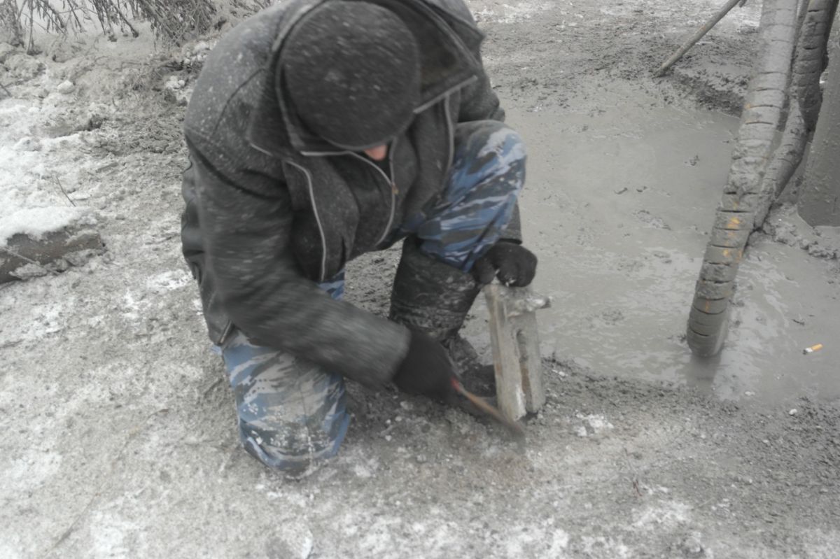 Очищаем от льда инструмент